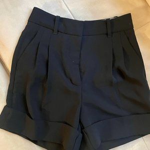 Aritzia Wilfred Labyrinth Short Cuffed pleated shorts